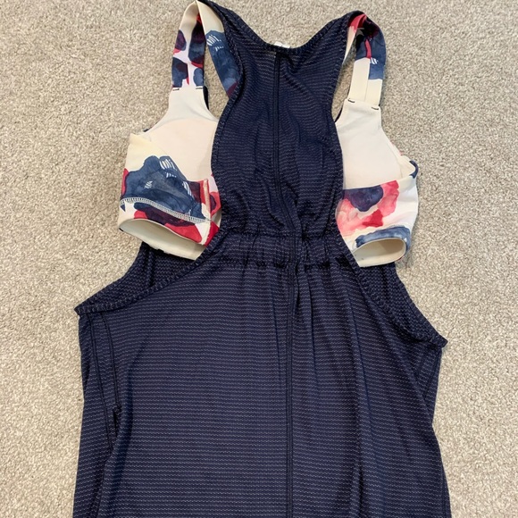 LULULEMON Tank Top 4 XS With Build in Bra - Picture 3 of 4